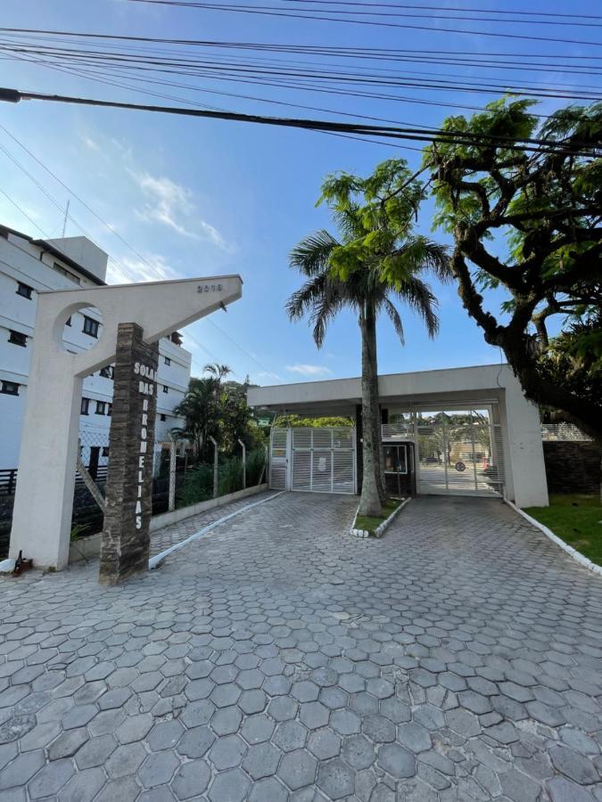 Apto Em Condominio No Centro De Bombinhas, Proximo Da Praia Екстериор снимка